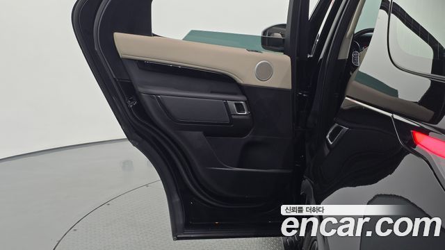 Land Rover Discovery 2018 — photo 15