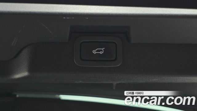 Land Rover Discovery 2018 — photo 27