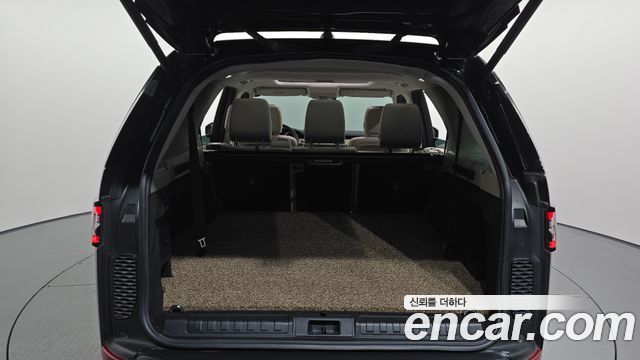 Land Rover Discovery 2018 — photo 28