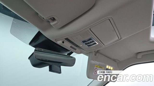 Land Rover Discovery 2018 — photo 30