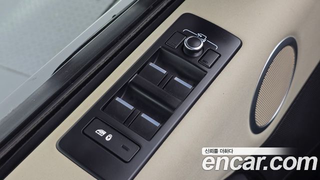 Land Rover Discovery 2018 — photo 31