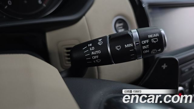 Land Rover Discovery 2018 — photo 33