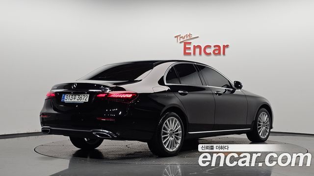 Mercedes-Benz E-Class 2023 — photo 2
