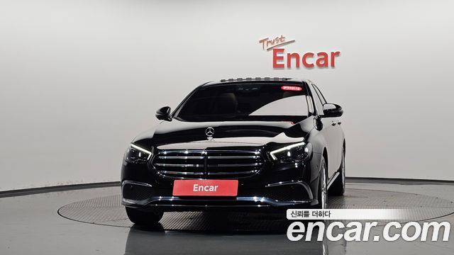 Mercedes-Benz E-Class 2023 — photo 3