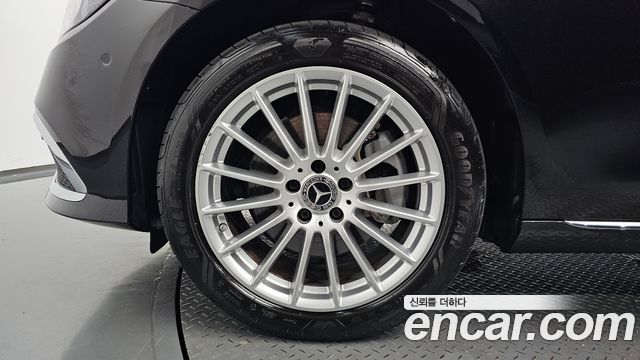 Mercedes-Benz E-Class 2023 — photo 5