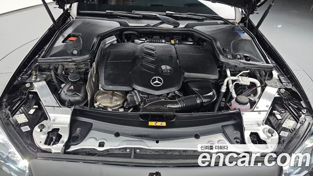 Mercedes-Benz E-Class 2023 — photo 6