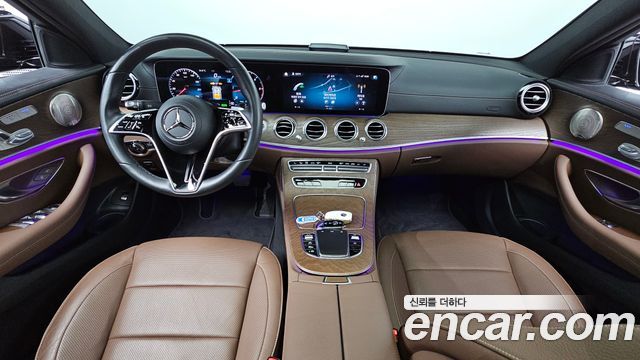 Mercedes-Benz E-Class 2023 — photo 10