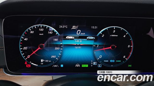 Mercedes-Benz E-Class 2023 — photo 11