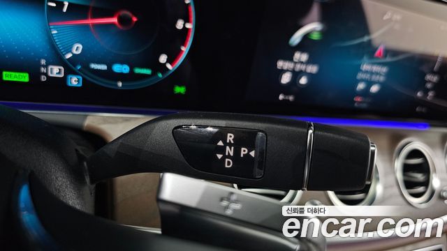 Mercedes-Benz E-Class 2023 — photo 12