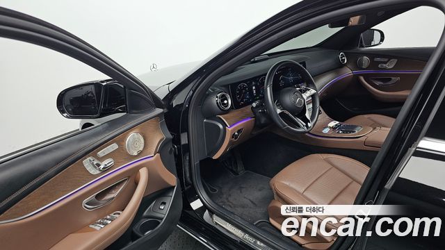 Mercedes-Benz E-Class 2023 — photo 13