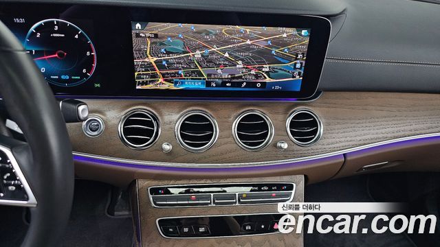 Mercedes-Benz E-Class 2023 — photo 20