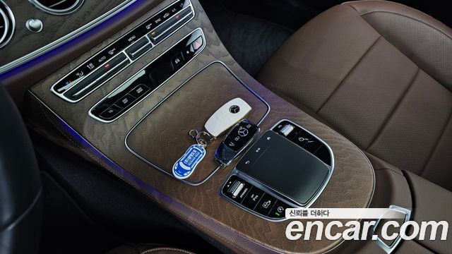Mercedes-Benz E-Class 2023 — photo 22