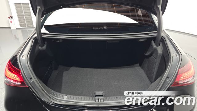 Mercedes-Benz E-Class 2023 — photo 26
