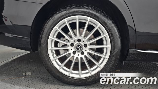 Mercedes-Benz E-Class 2023 — photo 7