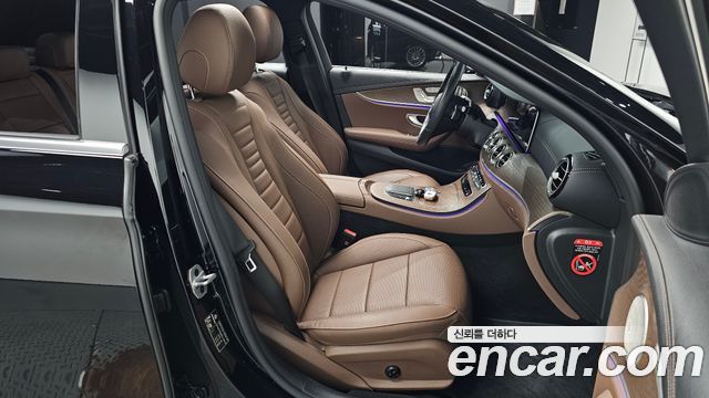 Mercedes-Benz E-Class 2023 — photo 16