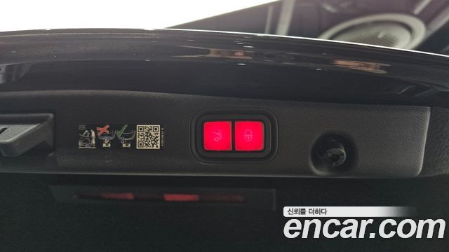 Mercedes-Benz E-Class 2023 — photo 27