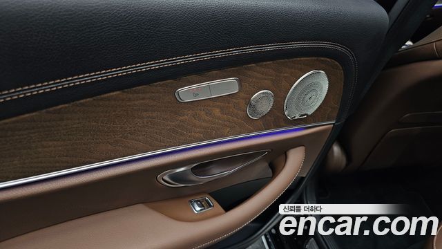 Mercedes-Benz E-Class 2023 — photo 31