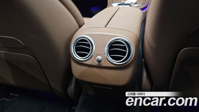 Mercedes-Benz E-Class 2023 — photo 34