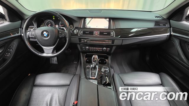 BMW 5-Series 2016 — photo 10