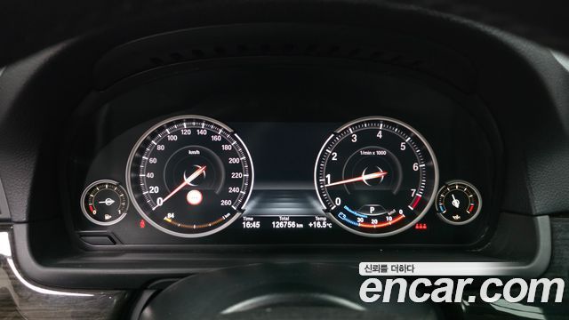 BMW 5-Series 2016 — photo 11