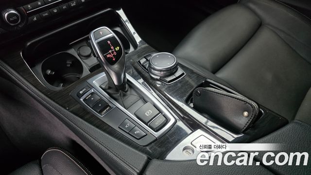 BMW 5-Series 2016 — photo 12