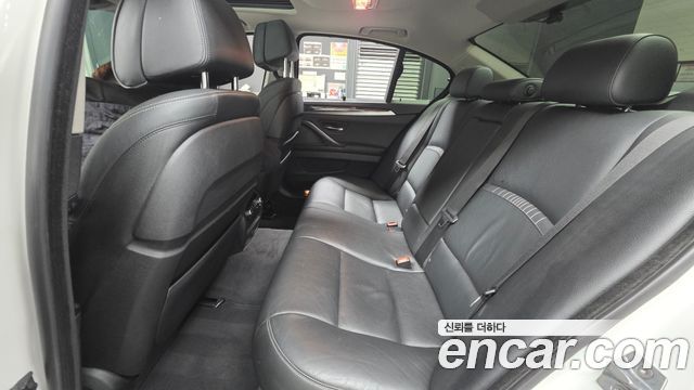 BMW 5-Series 2016 — photo 18