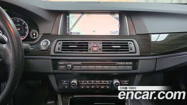 BMW 5-Series 2016 — photo 19