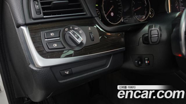 BMW 5-Series 2016 — photo 25