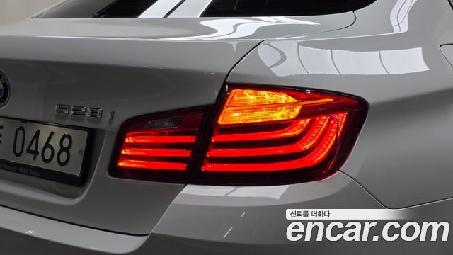 BMW 5-Series 2016 — photo 9