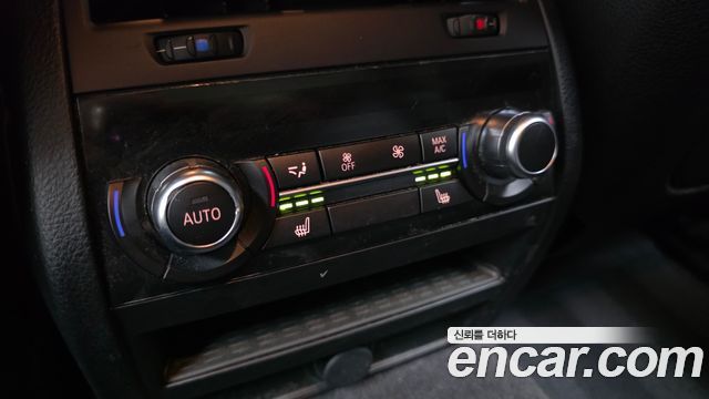 BMW 5-Series 2016 — photo 30