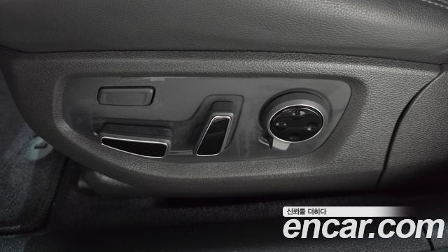 Genesis G80 2017 — photo 32