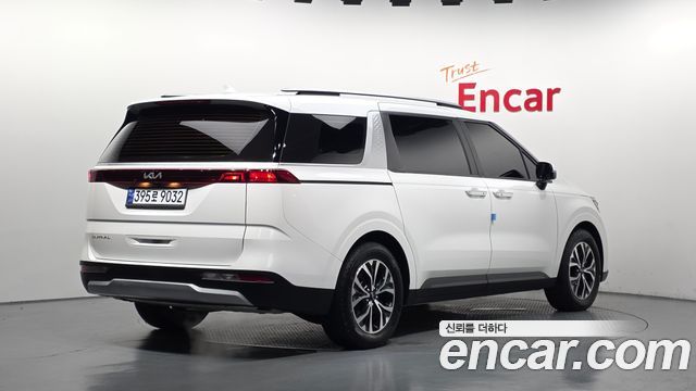 Kia Canival 2022 — photo 2
