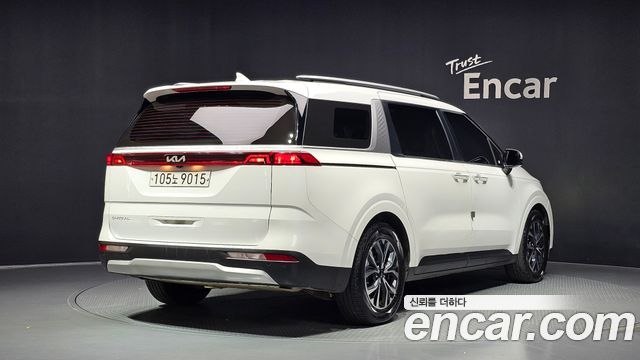 Kia Canival 2023 — photo 2
