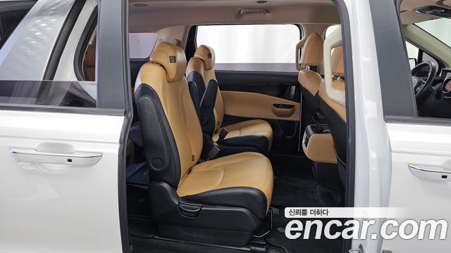 Kia Canival 2023 — photo 18