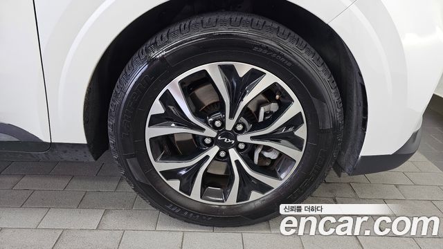 Kia Canival 2023 — photo 7