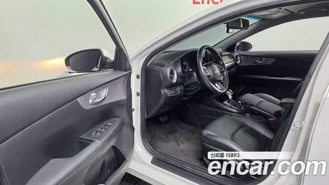 Kia K3 2022 — photo 13