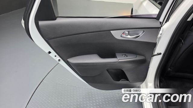 Kia K3 2022 — photo 15