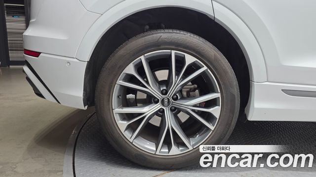 Audi Q8 2021 — photo 5