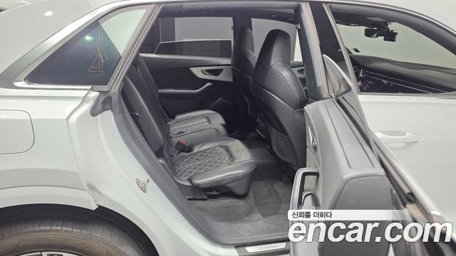 Audi Q8 2021 — photo 18