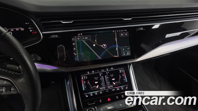 Audi Q8 2021 — photo 20
