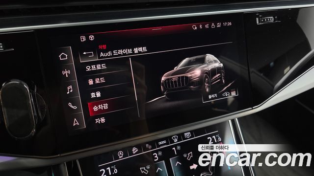 Audi Q8 2021 — photo 22