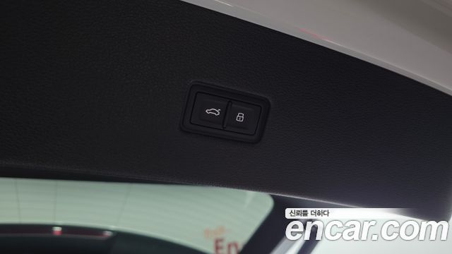 Audi Q8 2021 — photo 26