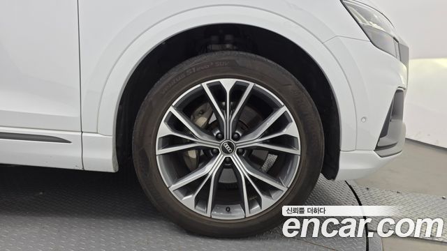 Audi Q8 2021 — photo 7