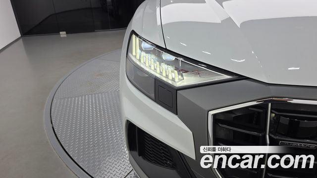 Audi Q8 2021 — photo 8