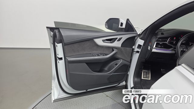 Audi Q8 2021 — photo 14