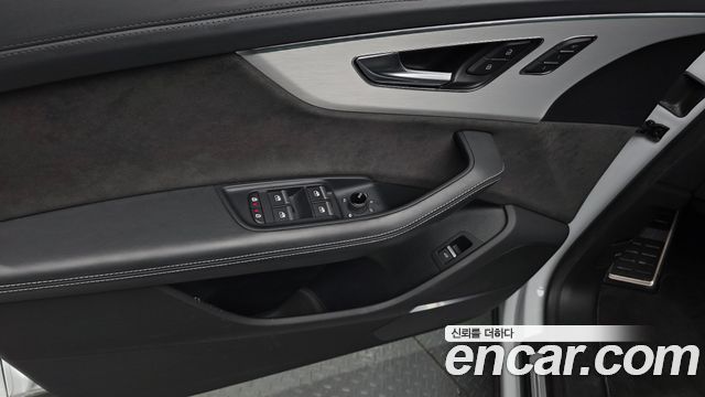 Audi Q8 2021 — photo 28