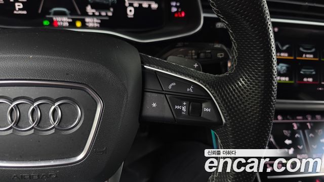Audi Q8 2021 — photo 32