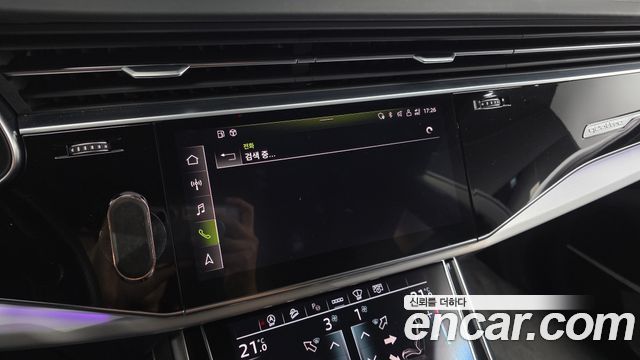 Audi Q8 2021 — photo 35