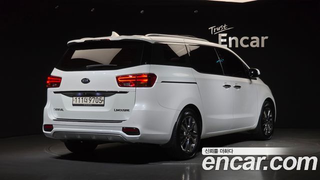 Kia Canival 2019 — photo 2