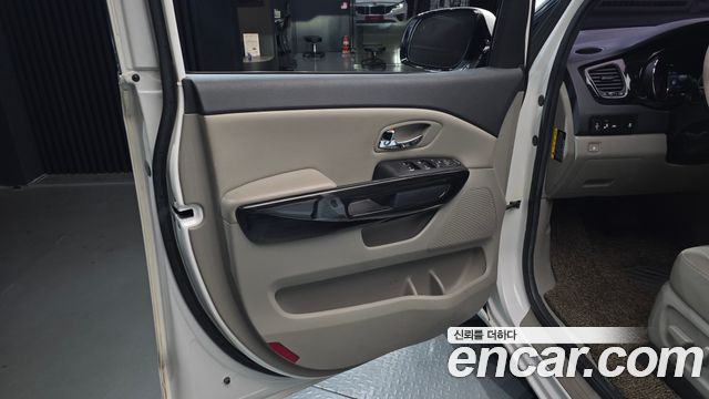Kia Canival 2019 — photo 14